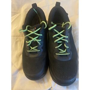 . Slip Resistant Shoes Bogs Grips Size 8.5